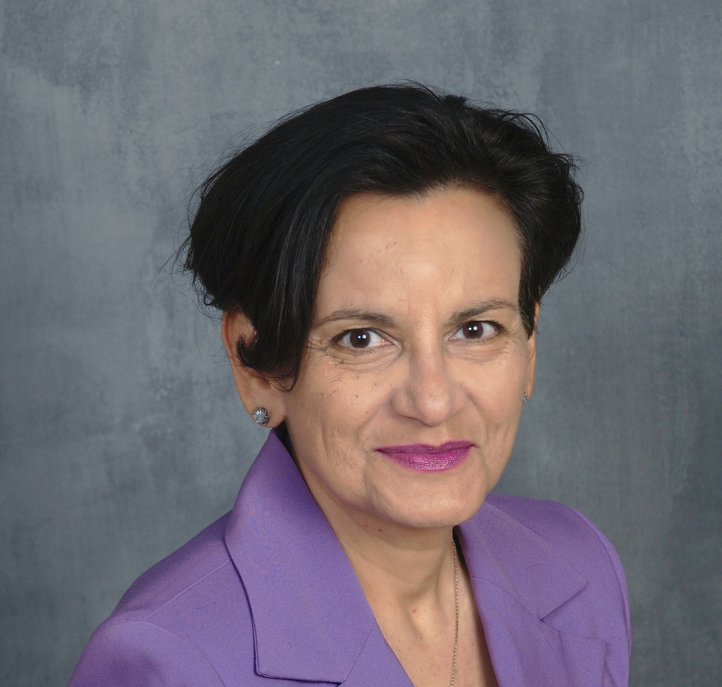 Linda Martinez Headshot